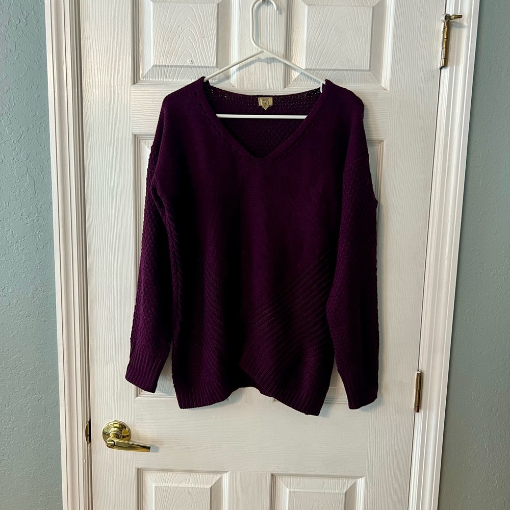 True Craft Dark Purple V-Neck Women's Sweater Size Medium
